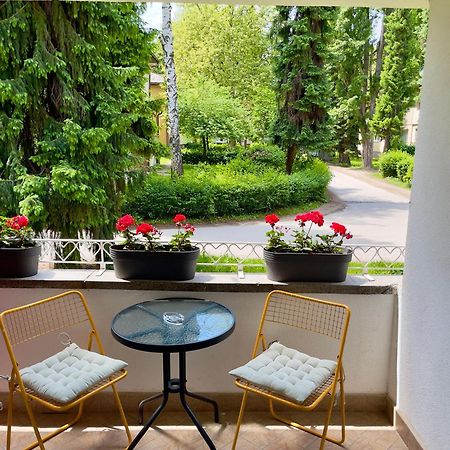Anet Apartman Visoko Exteriör bild