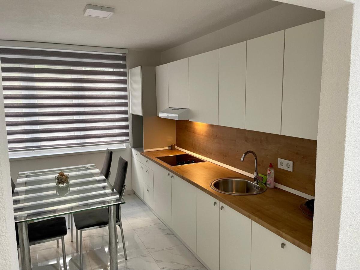 Anet Apartman Visoko Exteriör bild