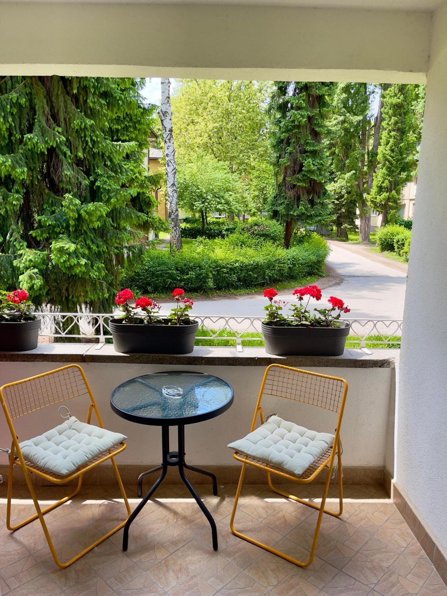 Anet Apartman Visoko Exteriör bild